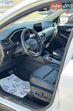 Внедорожник / Кроссовер Ford Escape 2020 в 