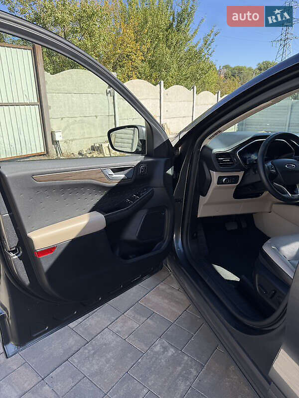 Внедорожник / Кроссовер Ford Escape 2020 в Киеве