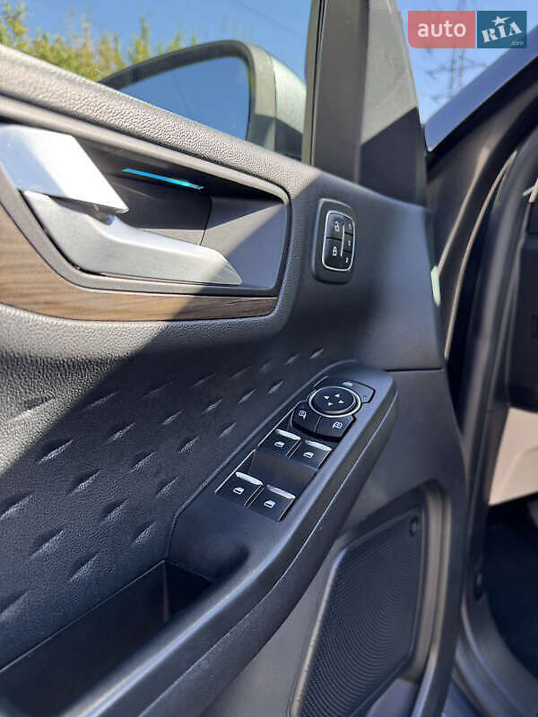 Внедорожник / Кроссовер Ford Escape 2020 в Киеве