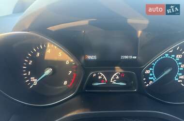 Внедорожник / Кроссовер Ford Escape 2014 в 
