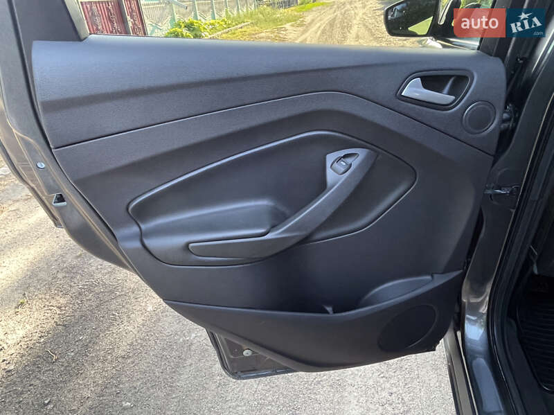 Внедорожник / Кроссовер Ford Escape 2016 в Гайвороне