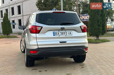Внедорожник / Кроссовер Ford Escape 2019 в 