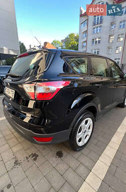 Внедорожник / Кроссовер Ford Escape 2018 в 