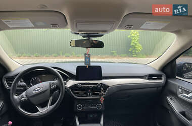Позашляховик / Кросовер Ford Escape 2020 в 