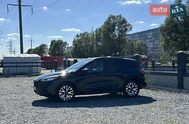 Внедорожник / Кроссовер Ford Escape 2020 в 