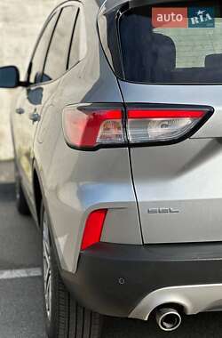 Позашляховик / Кросовер Ford Escape 2022 в 