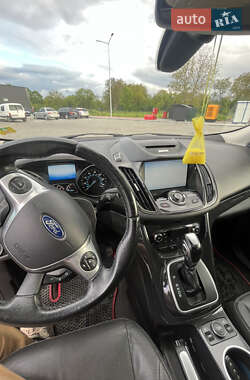 Внедорожник / Кроссовер Ford Escape 2013 в 