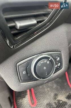 Внедорожник / Кроссовер Ford Escape 2013 в 