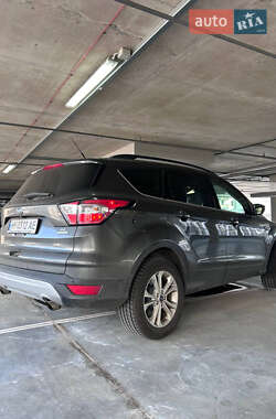 Внедорожник / Кроссовер Ford Escape 2017 в 
