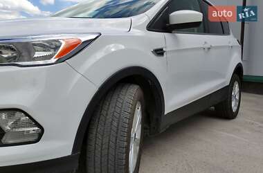 Внедорожник / Кроссовер Ford Escape 2019 в 
