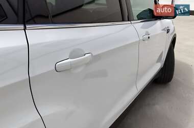 Внедорожник / Кроссовер Ford Escape 2019 в 