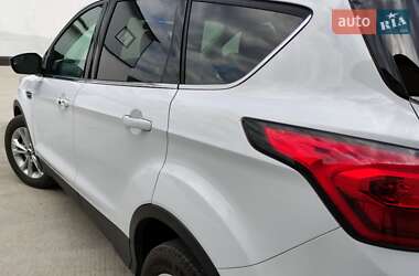 Внедорожник / Кроссовер Ford Escape 2019 в 