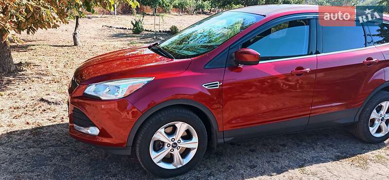 Внедорожник / Кроссовер Ford Escape 2015 в Полтаве