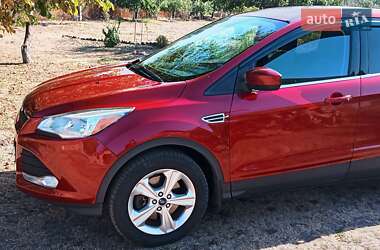 Позашляховик / Кросовер Ford Escape 2015 в 
