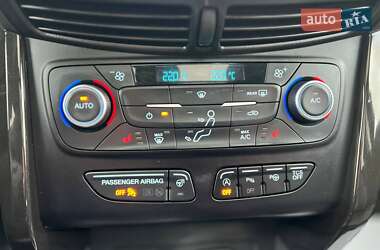 Внедорожник / Кроссовер Ford Escape 2017 в 