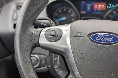 Внедорожник / Кроссовер Ford Escape 2015 в 