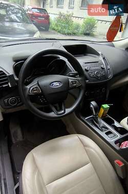 Внедорожник / Кроссовер Ford Escape 2017 в 