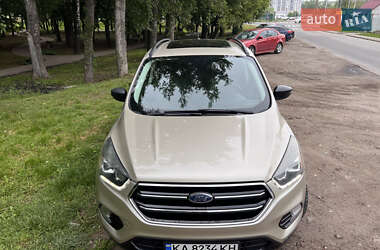 Внедорожник / Кроссовер Ford Escape 2016 в 