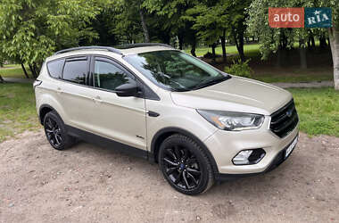 Внедорожник / Кроссовер Ford Escape 2016 в 