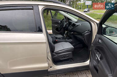 Внедорожник / Кроссовер Ford Escape 2016 в 