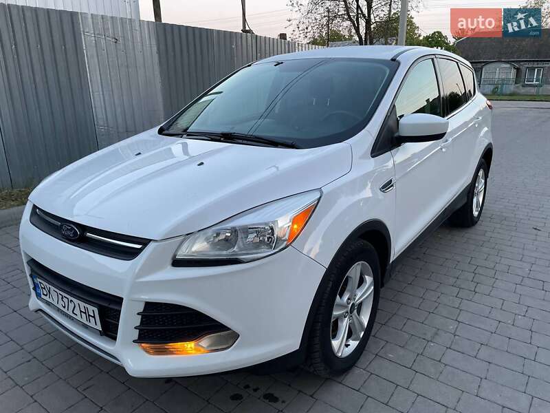 Позашляховик / Кросовер Ford Escape 2015 в 