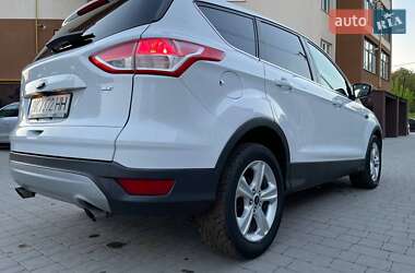 Позашляховик / Кросовер Ford Escape 2015 в 