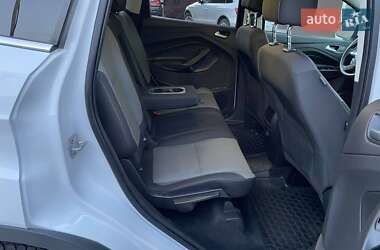 Позашляховик / Кросовер Ford Escape 2015 в 