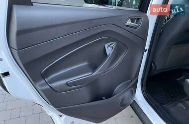 Позашляховик / Кросовер Ford Escape 2015 в 