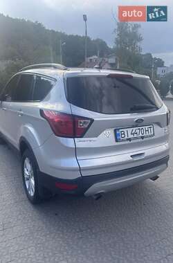 Внедорожник / Кроссовер Ford Escape 2019 в 