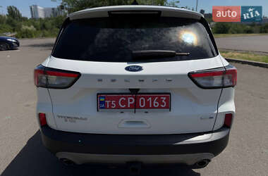 Внедорожник / Кроссовер Ford Escape 2020 в 