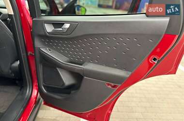 Внедорожник / Кроссовер Ford Escape 2019 в 