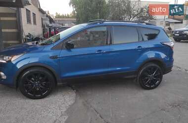 Позашляховик / Кросовер Ford Escape 2017 в 