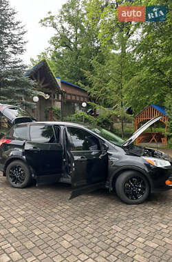 Позашляховик / Кросовер Ford Escape 2014 в 