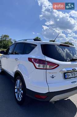 Позашляховик / Кросовер Ford Escape 2015 в 