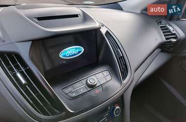 Позашляховик / Кросовер Ford Escape 2017 в 