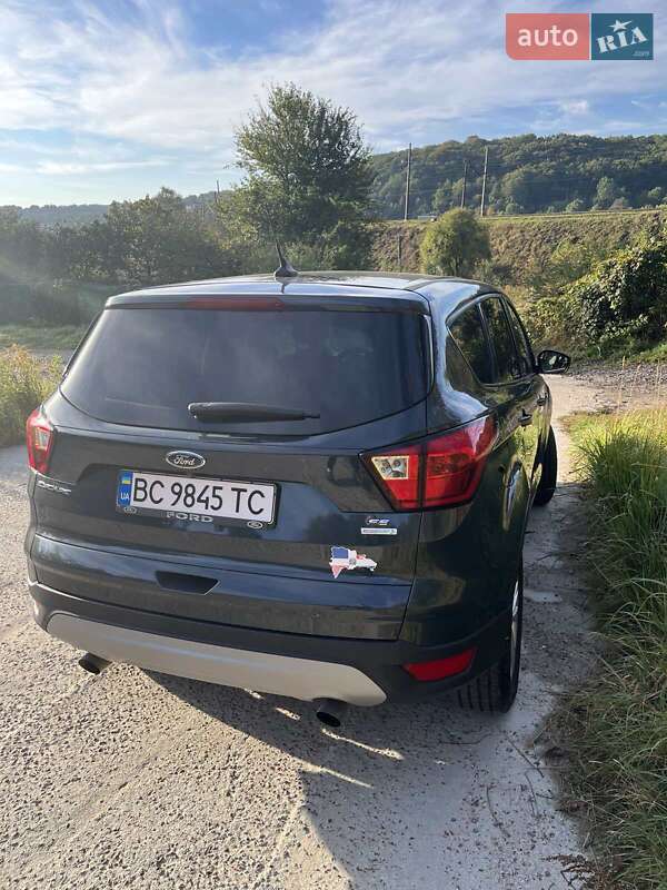 Внедорожник / Кроссовер Ford Escape 2018 в Львове