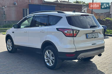 Внедорожник / Кроссовер Ford Escape 2017 в 