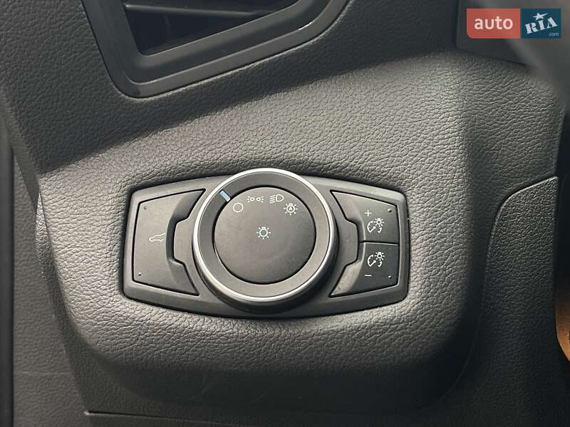 Внедорожник / Кроссовер Ford Escape 2018 в Киеве