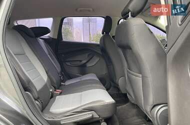 Внедорожник / Кроссовер Ford Escape 2018 в 