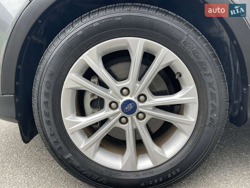 Внедорожник / Кроссовер Ford Escape 2018 в Киеве