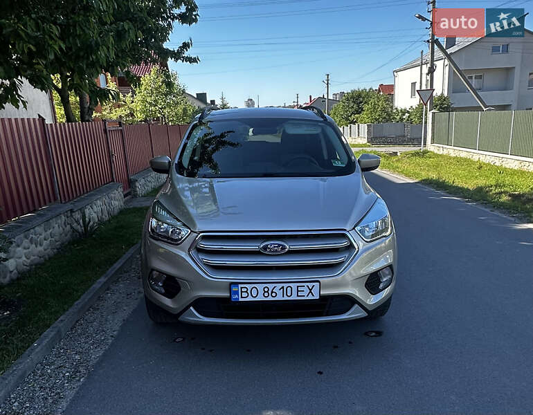 Позашляховик / Кросовер Ford Escape 2018 в Тернополі