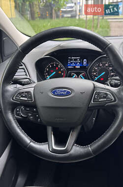 Внедорожник / Кроссовер Ford Escape 2017 в 