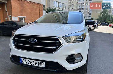 Внедорожник / Кроссовер Ford Escape 2017 в 