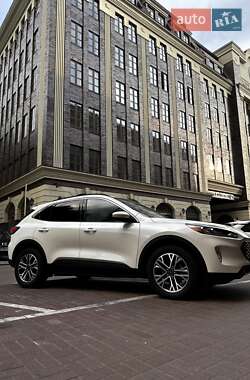 Внедорожник / Кроссовер Ford Escape 2019 в 