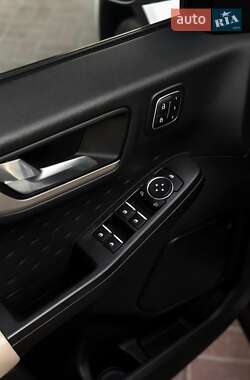 Внедорожник / Кроссовер Ford Escape 2019 в 