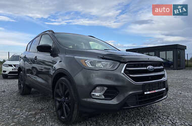 Внедорожник / Кроссовер Ford Escape 2017 в Львове
