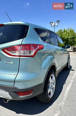 Внедорожник / Кроссовер Ford Escape 2012 в 