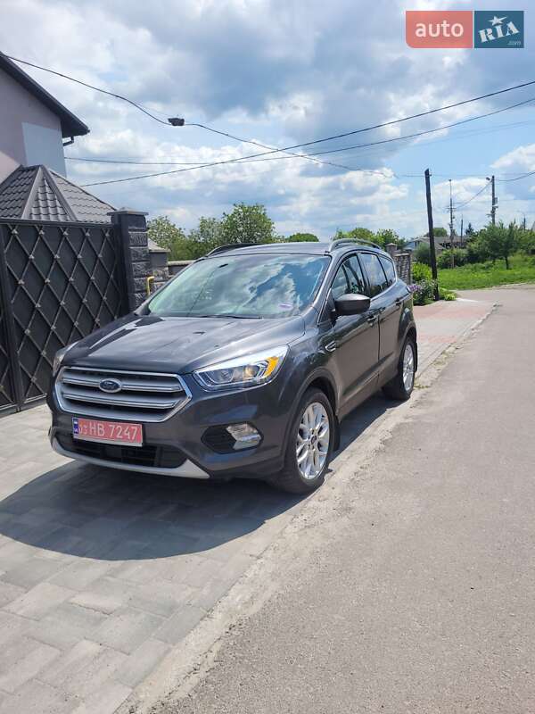 Внедорожник / Кроссовер Ford Escape 2018 в Ровно