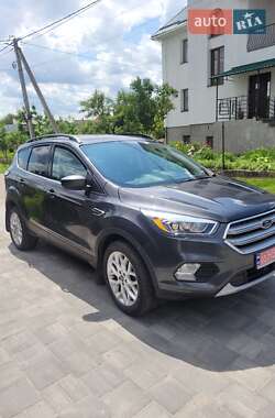 Внедорожник / Кроссовер Ford Escape 2018 в 