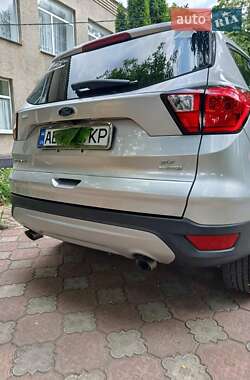 Внедорожник / Кроссовер Ford Escape 2019 в 